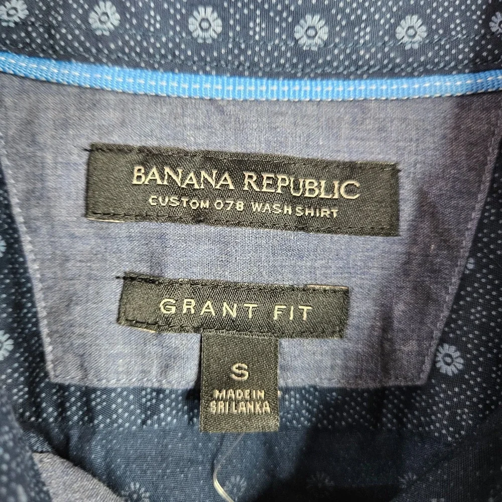 Banana Republic Men's Grant Fit Custom 078 wash Shirt Size S Blue Geometric NWT